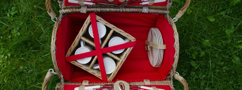 Ausstattung: Tische, Stühle, Zelte