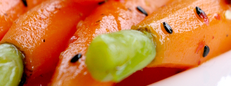 Menüvorschlag 1: Kaninchenrücken-Salat, Spanferkelkaree und Zimtapfelstrudel